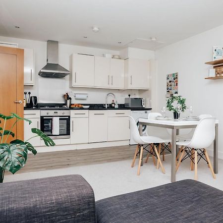 Central Modern Flat For 4-6 & Dedicated Parking Henley-on-Thames Ngoại thất bức ảnh