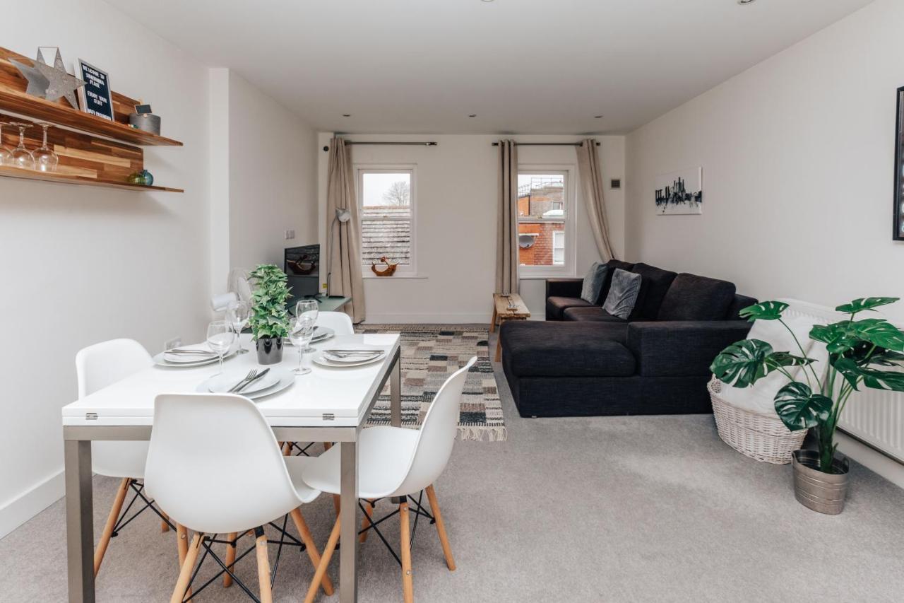 Central Modern Flat For 4-6 & Dedicated Parking Henley-on-Thames Ngoại thất bức ảnh