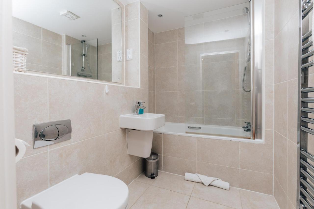 Central Modern Flat For 4-6 & Dedicated Parking Henley-on-Thames Ngoại thất bức ảnh