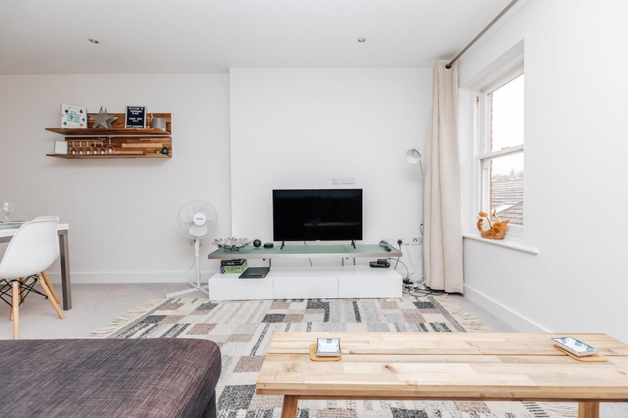 Central Modern Flat For 4-6 & Dedicated Parking Henley-on-Thames Ngoại thất bức ảnh
