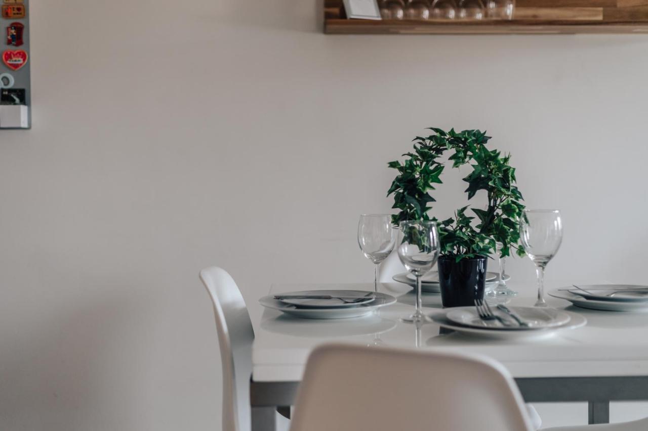 Central Modern Flat For 4-6 & Dedicated Parking Henley-on-Thames Ngoại thất bức ảnh