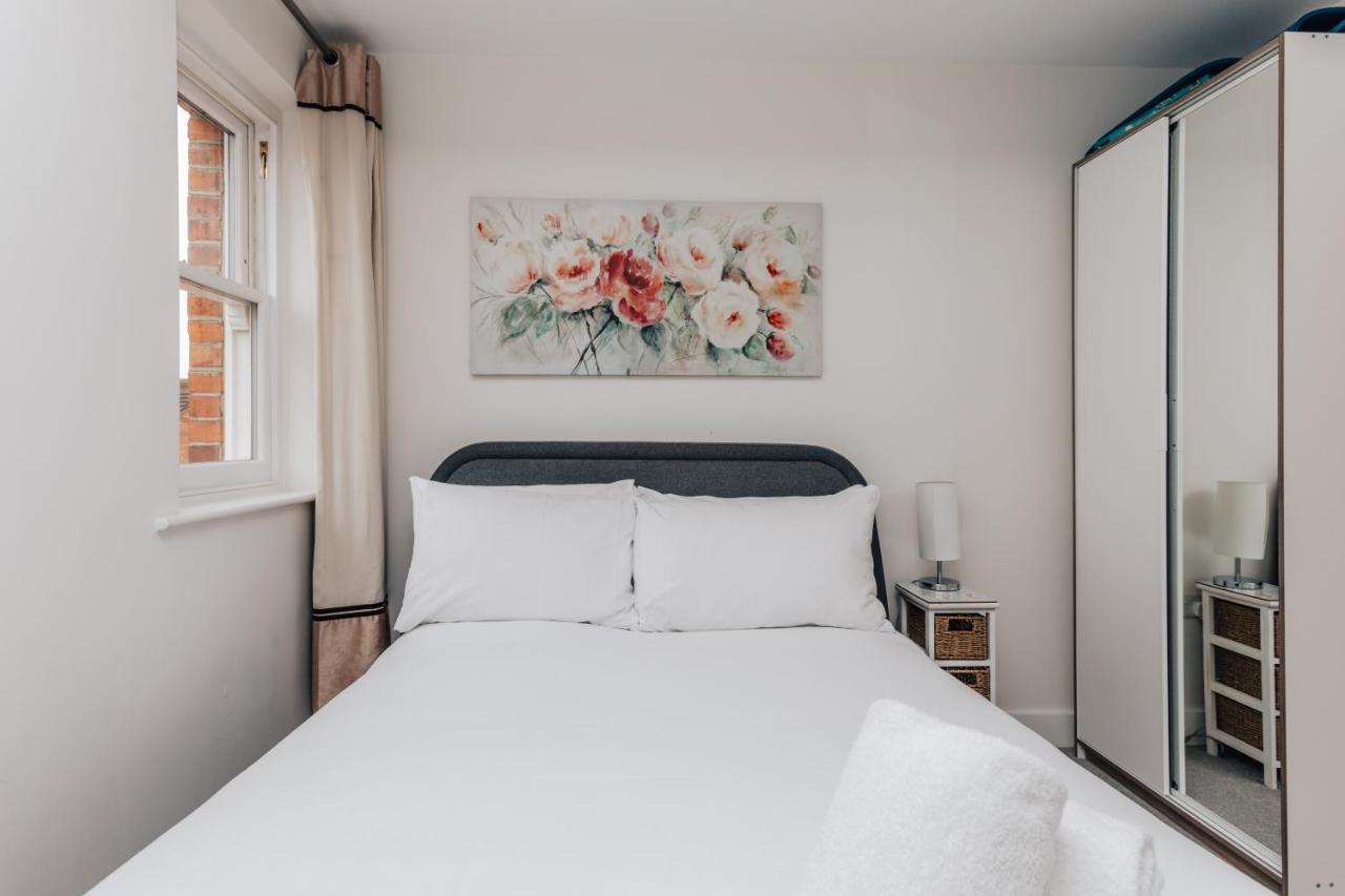 Central Modern Flat For 4-6 & Dedicated Parking Henley-on-Thames Ngoại thất bức ảnh