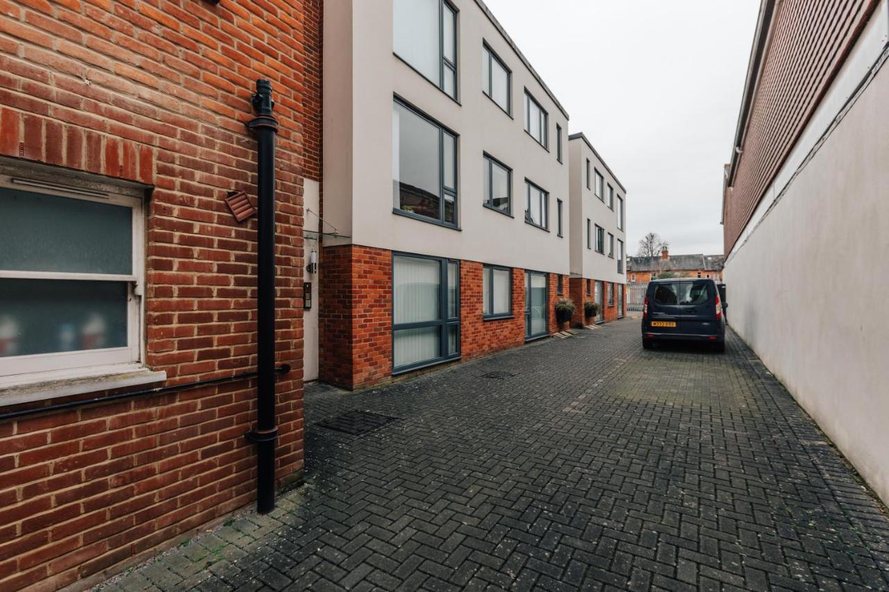 Central Modern Flat For 4-6 & Dedicated Parking Henley-on-Thames Ngoại thất bức ảnh