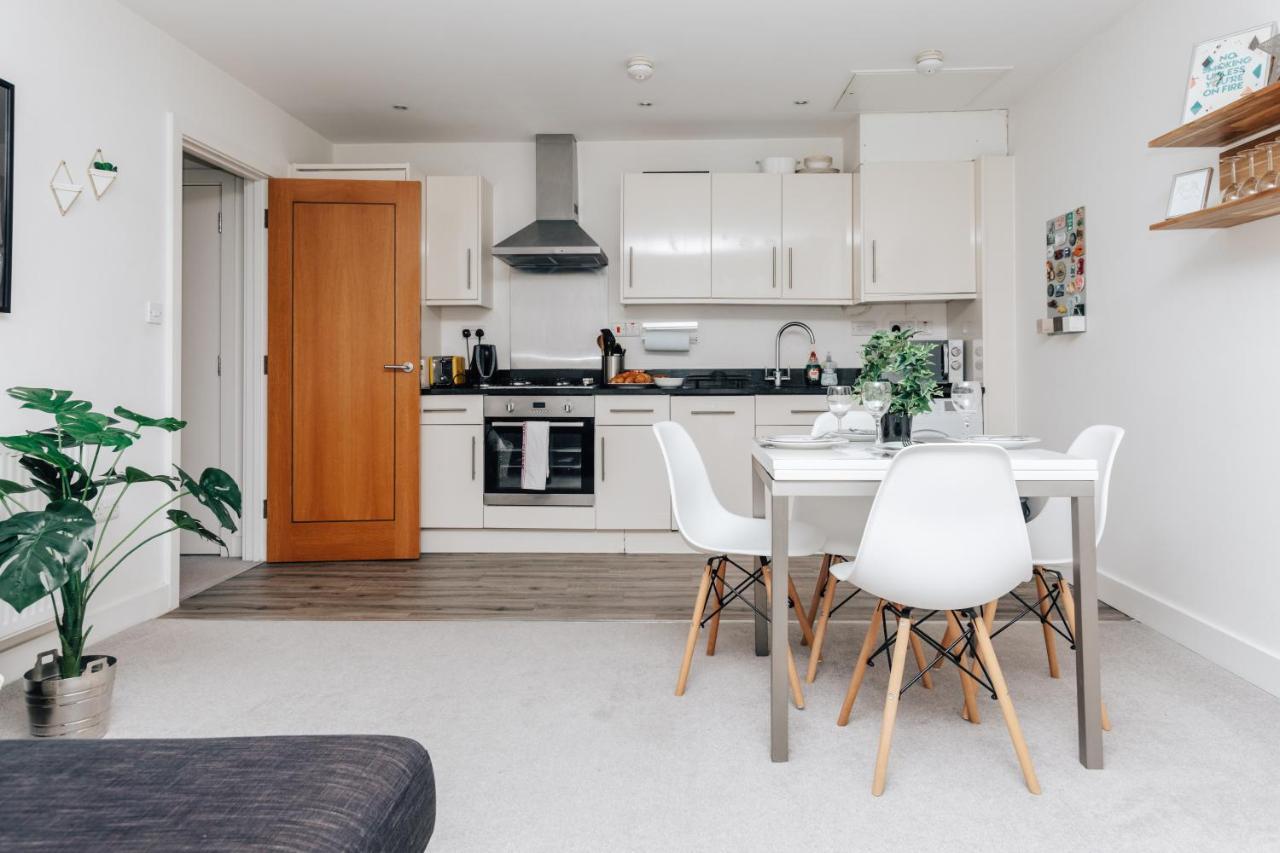 Central Modern Flat For 4-6 & Dedicated Parking Henley-on-Thames Ngoại thất bức ảnh