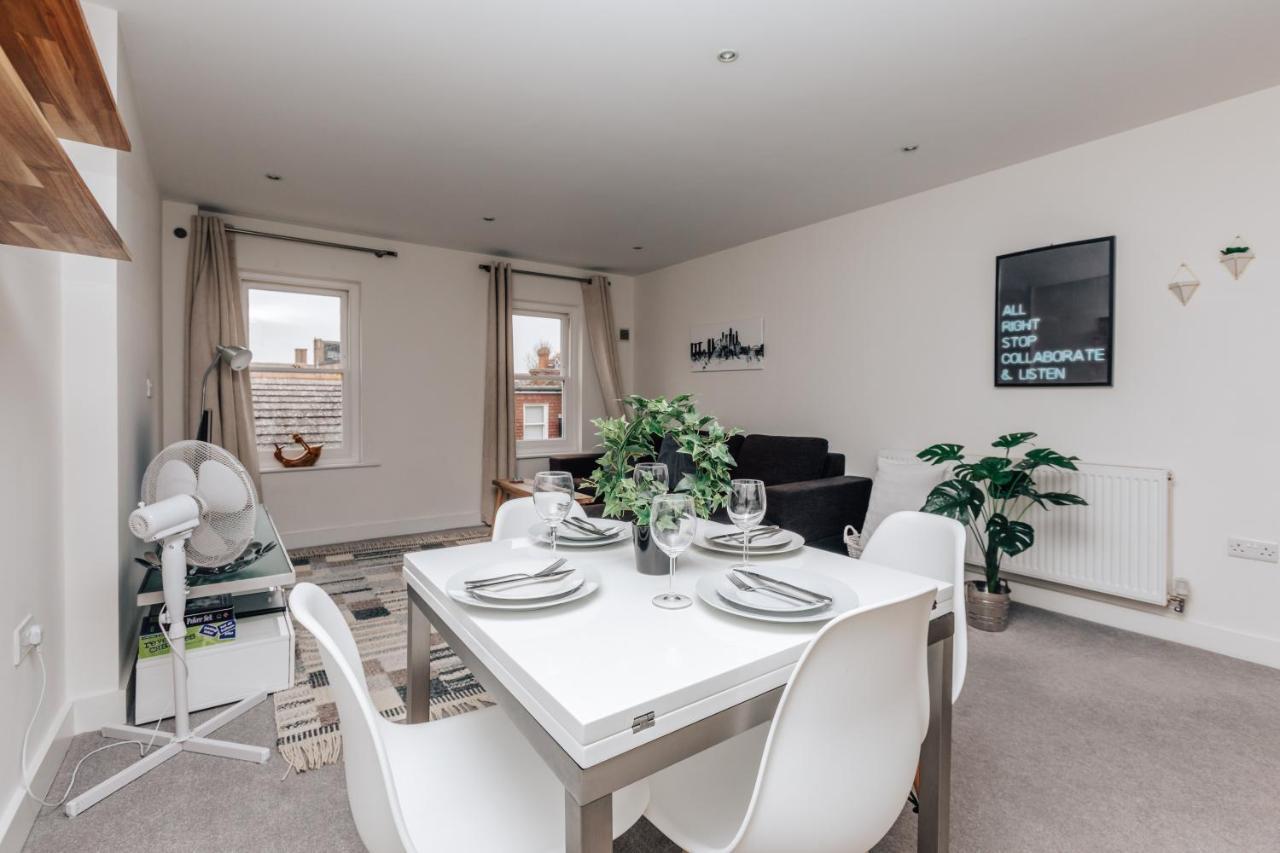 Central Modern Flat For 4-6 & Dedicated Parking Henley-on-Thames Ngoại thất bức ảnh